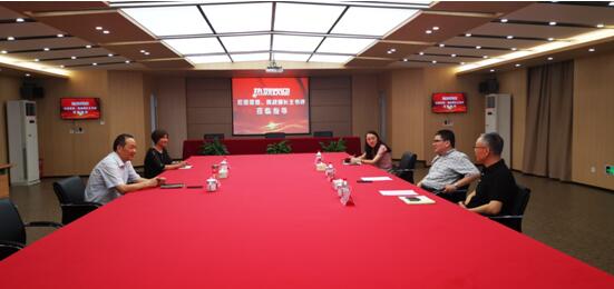 拱墅區(qū)委常委、統(tǒng)戰(zhàn)部長王書評蒞臨集團(tuán)指導(dǎo)