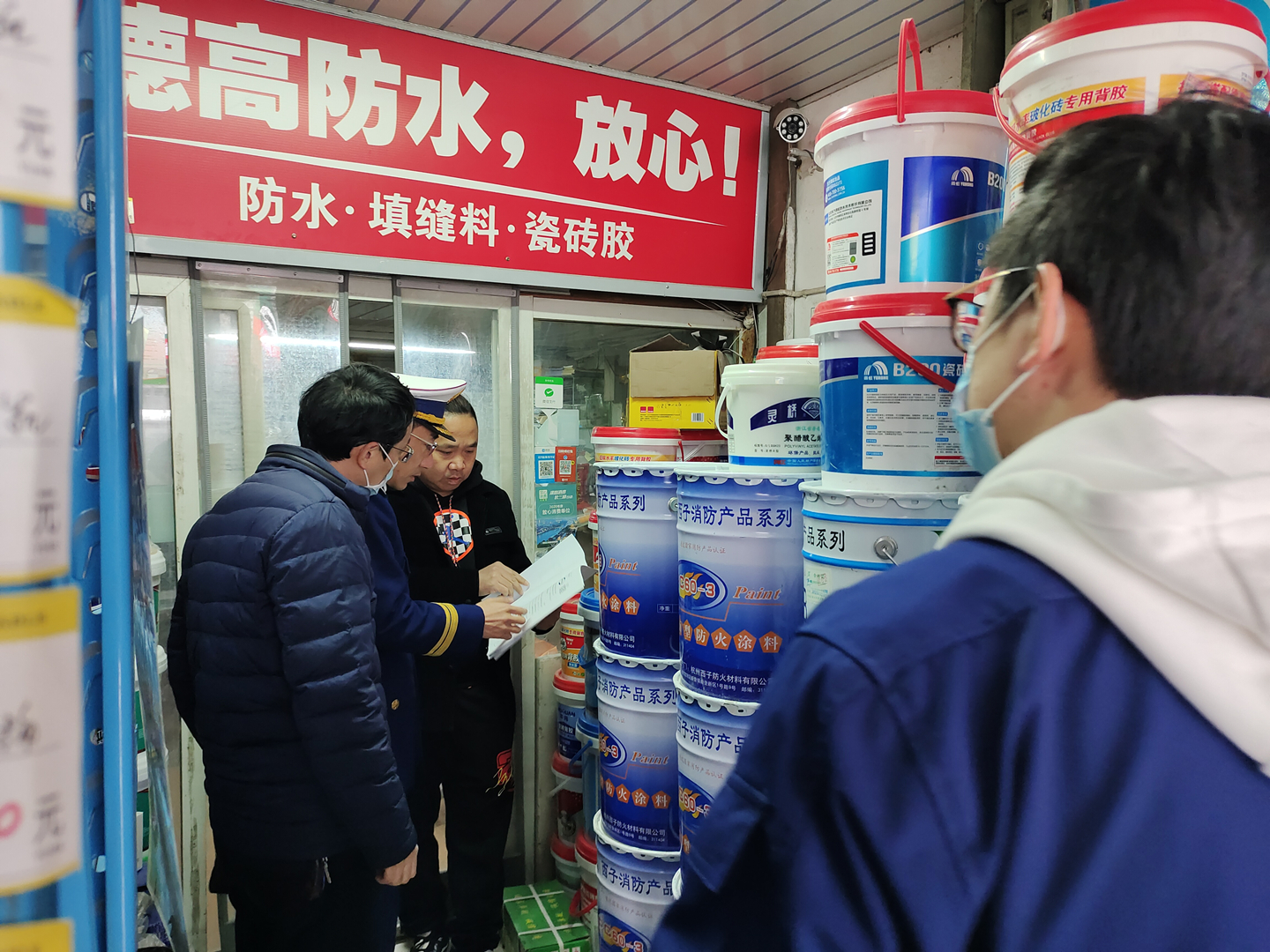 區(qū)工商、消防大隊(duì)走訪建華市場