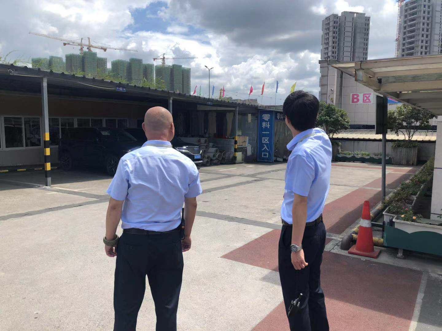 錢(qián)江商城全力以赴 做好臺(tái)風(fēng)“煙花”防御工作