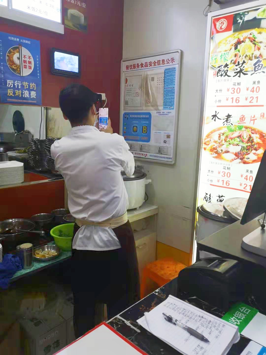 錢(qián)江商城美食廣場(chǎng)經(jīng)營(yíng)戶(hù)上線(xiàn)“浙江外賣(mài)在線(xiàn)”平臺(tái)