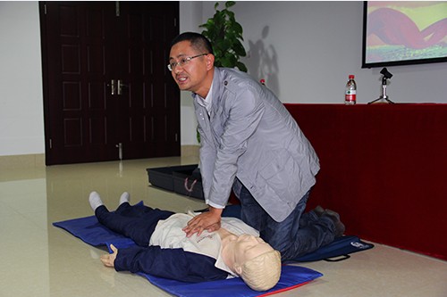 20131024建華文創(chuàng)園黨支部舉辦應(yīng)急救護(hù)知識(shí)培訓(xùn) (2).jpg 20131024建華文創(chuàng)園黨支部舉辦應(yīng)急救護(hù)知識(shí)培訓(xùn) (2).jpg