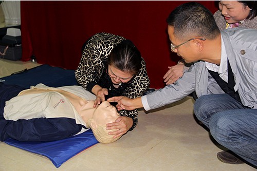 20131024建華文創(chuàng)園黨支部舉辦應(yīng)急救護(hù)知識(shí)培訓(xùn) (3).jpg 20131024建華文創(chuàng)園黨支部舉辦應(yīng)急救護(hù)知識(shí)培訓(xùn) (3).jpg