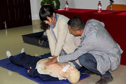 20131024建華文創(chuàng)園黨支部舉辦應(yīng)急救護(hù)知識(shí)培訓(xùn) (4).jpg 20131024建華文創(chuàng)園黨支部舉辦應(yīng)急救護(hù)知識(shí)培訓(xùn) (4).jpg