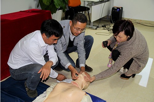 20131024建華文創(chuàng)園黨支部舉辦應(yīng)急救護(hù)知識(shí)培訓(xùn) (5).jpg 20131024建華文創(chuàng)園黨支部舉辦應(yīng)急救護(hù)知識(shí)培訓(xùn) (5).jpg
