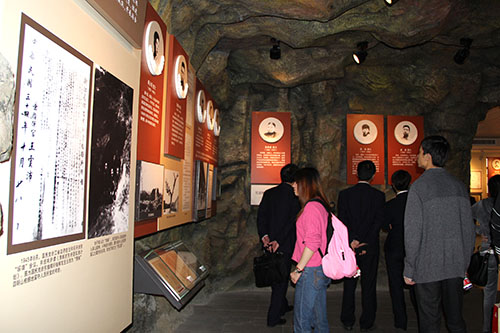 20140328建華文創(chuàng)園黨支部清明節(jié)祭掃云居山革命烈士墓 (2).jpg 20140328建華文創(chuàng)園黨支部清明節(jié)祭掃云居山革命烈士墓 (2).jpg