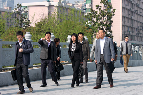 20150329中央黨校課題組專家一行蒞臨建華文創(chuàng)園調研 (1).jpg