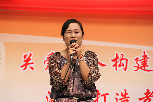 建華文創(chuàng)園黨支部團(tuán)委走訪慰問七古登社區(qū)老人 (1).jpg 建華文創(chuàng)園黨支部團(tuán)委走訪慰問七古登社區(qū)老人 (1).jpg